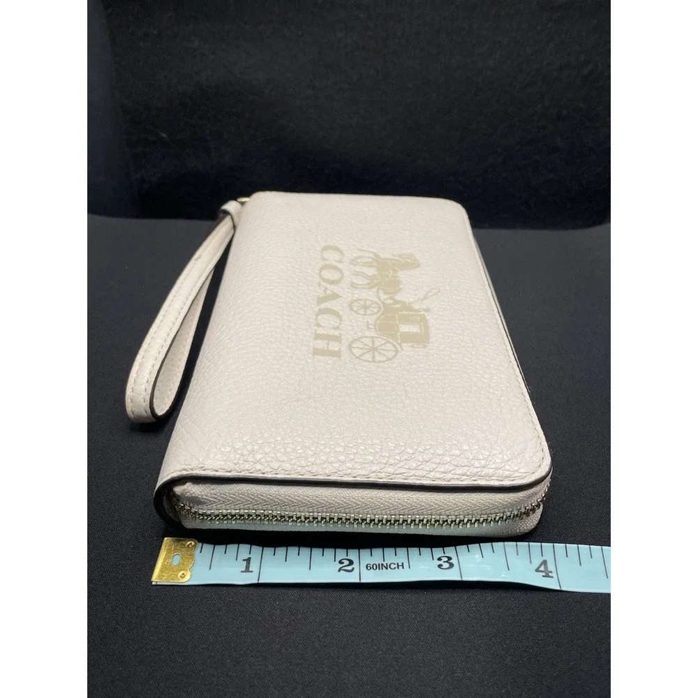 Coach Authentic Model K1981 Serial F75908 Pebble Ivory Wristlet Wallet One Owner